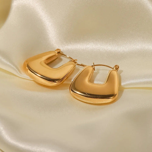 MINIMALIST U SHAPED EARRING