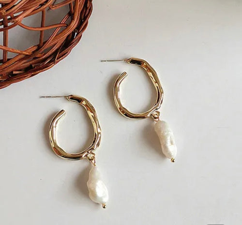 PEARL EARRING